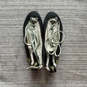 Like-New La Sportiva Women’s Climbing Shoes (Mint)